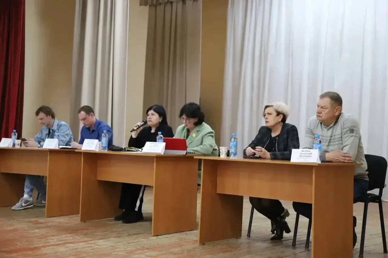 Ольга Урайкина: В Вилинском доме культуры прошла встреча с депутатом Государственного совета Республики Крым Ольгой Виноградовой, на которой жители многоквартирных домов обсудили актуальные вопросы с управляющей компанией и...