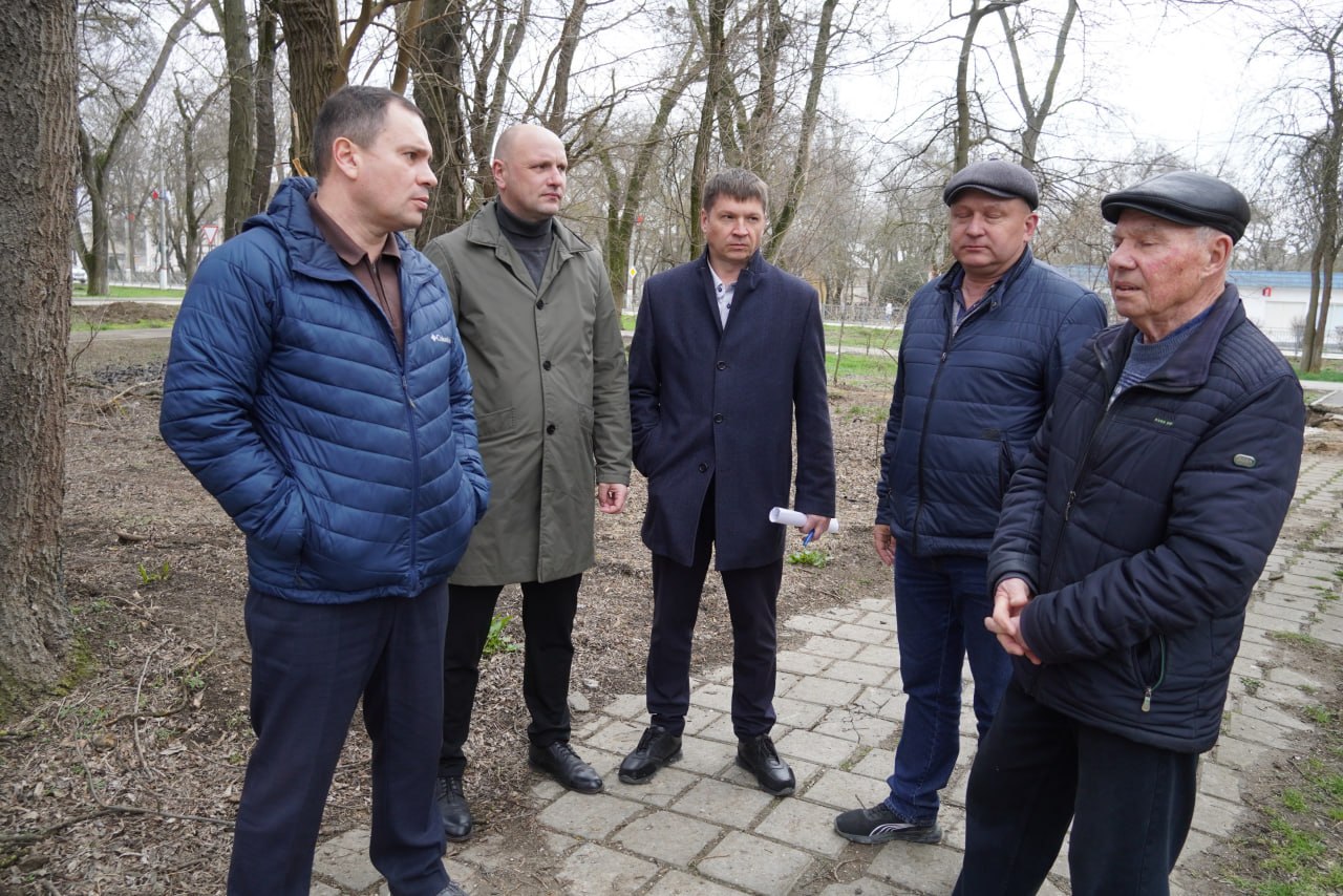 Глава администрации Керчи Олег Каторгин провёл выездную встречу с жителем дома № 20 по улице Войкова Глава администрации Керчи Олег Каторгин провёл выездную встречу с жителем дома № 20 по улице Войкова