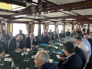 В рамках рабочей поездки в Ростовскую область руководитель Росморречфлота Андрей Тарасенко провел серию встреч с руководством региона и представителями отраслевых предприятий