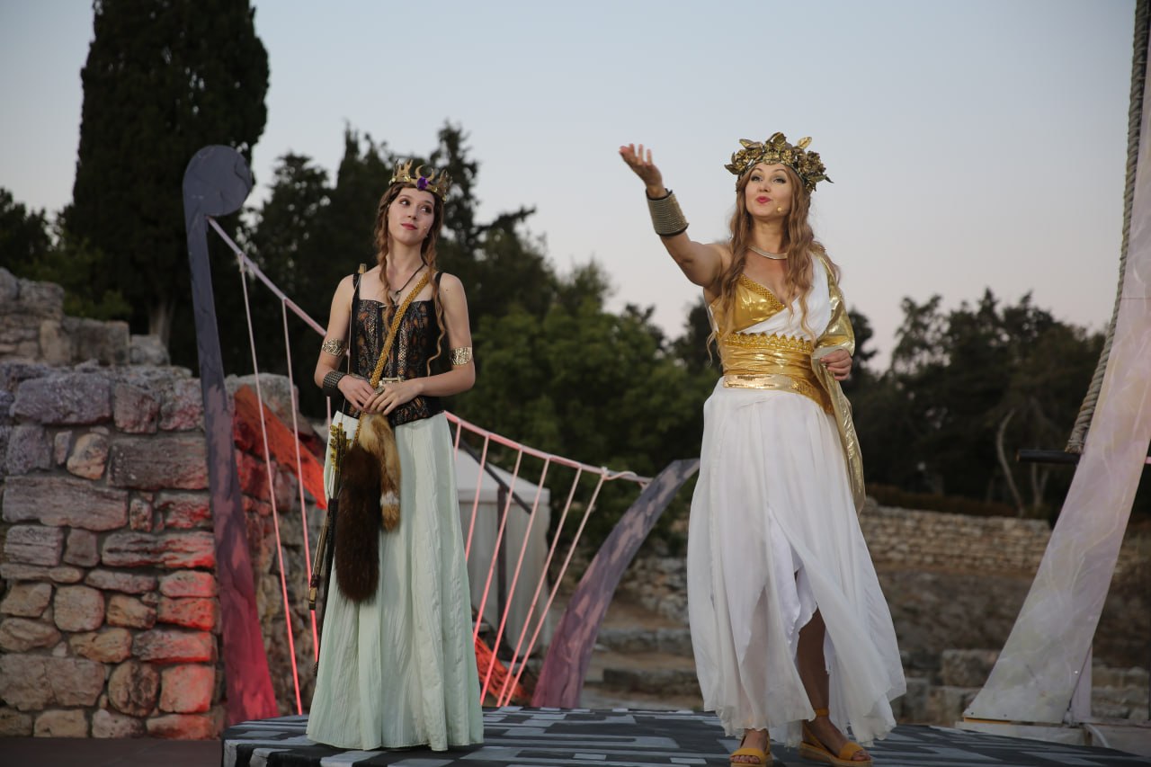 Екатерина Алтабаева: Сегодня в России отмечают День театра!