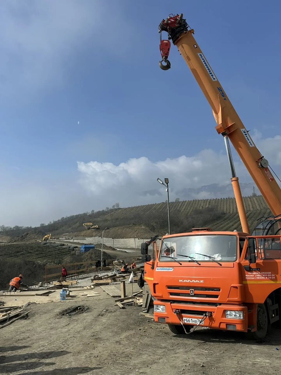 Продолжаем осмотр строящихся объектов на ЮБК Продолжаем осмотр строящихся объектов на ЮБК