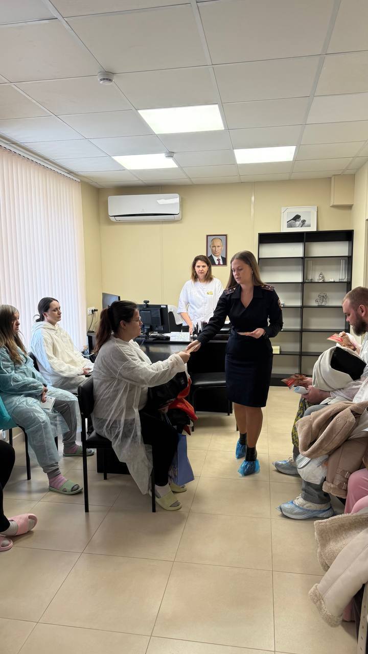 Беседу с будущими родителями по правилам перевозки детей провели сотрудники Госавтоинспекции Керчи Беседу с будущими родителями по правилам перевозки детей провели сотрудники Госавтоинспекции Керчи