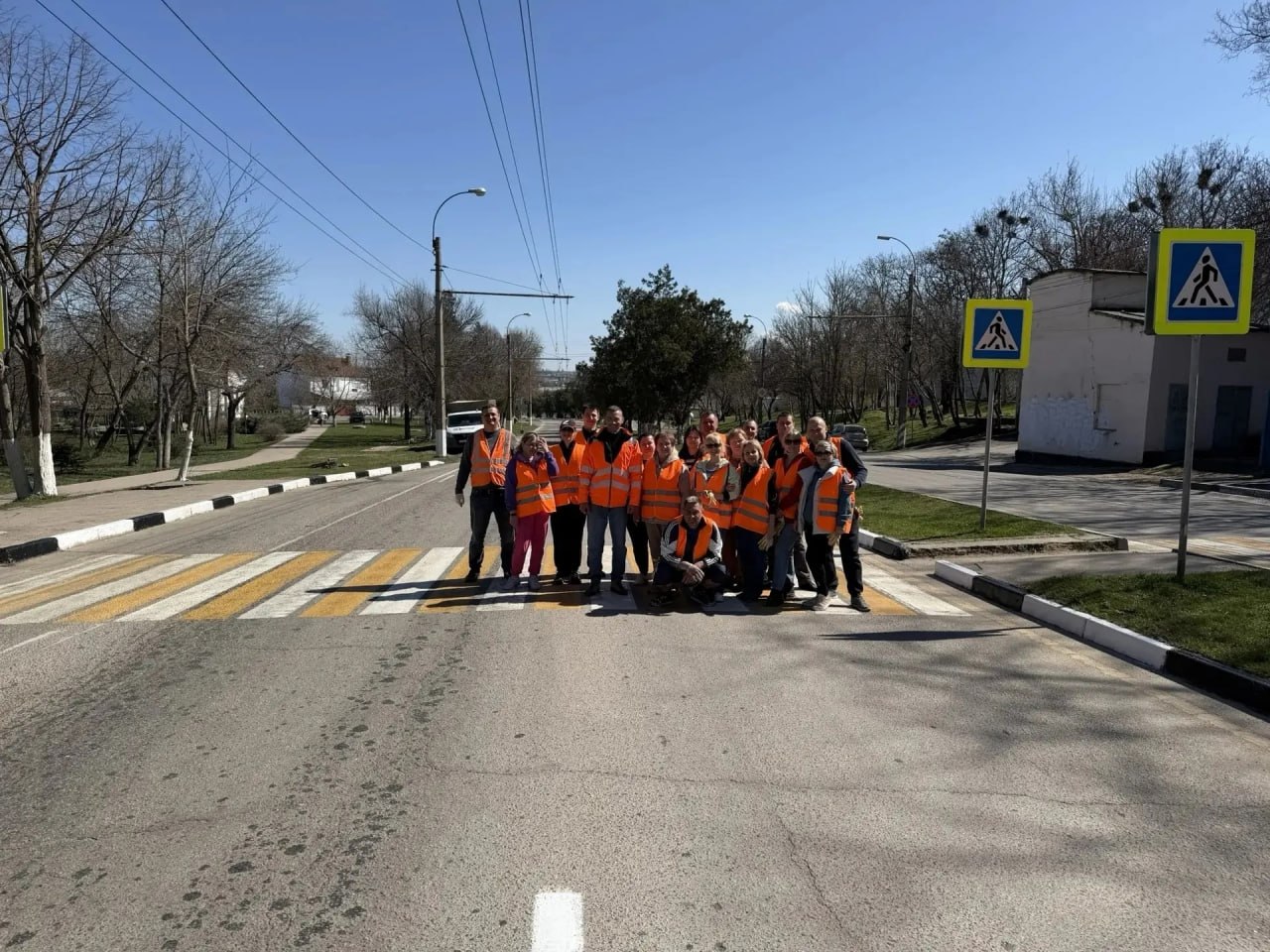 Сотрудники АО "Крымавтодор" провели субботник на территории Бахчисарайского района Сотрудники АО "Крымавтодор" провели субботник на территории Бахчисарайского района