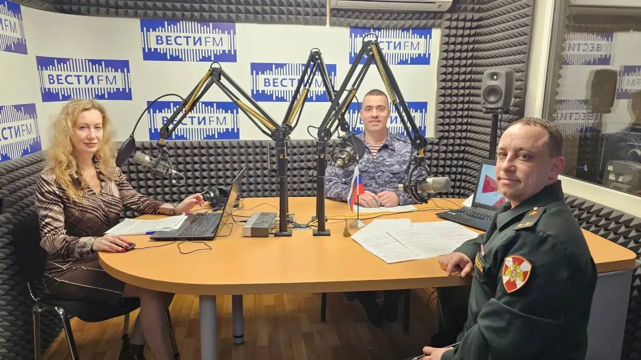Представители Росгвардии стали гостями программы на ГТРК «Вести ФМ Севастополь»