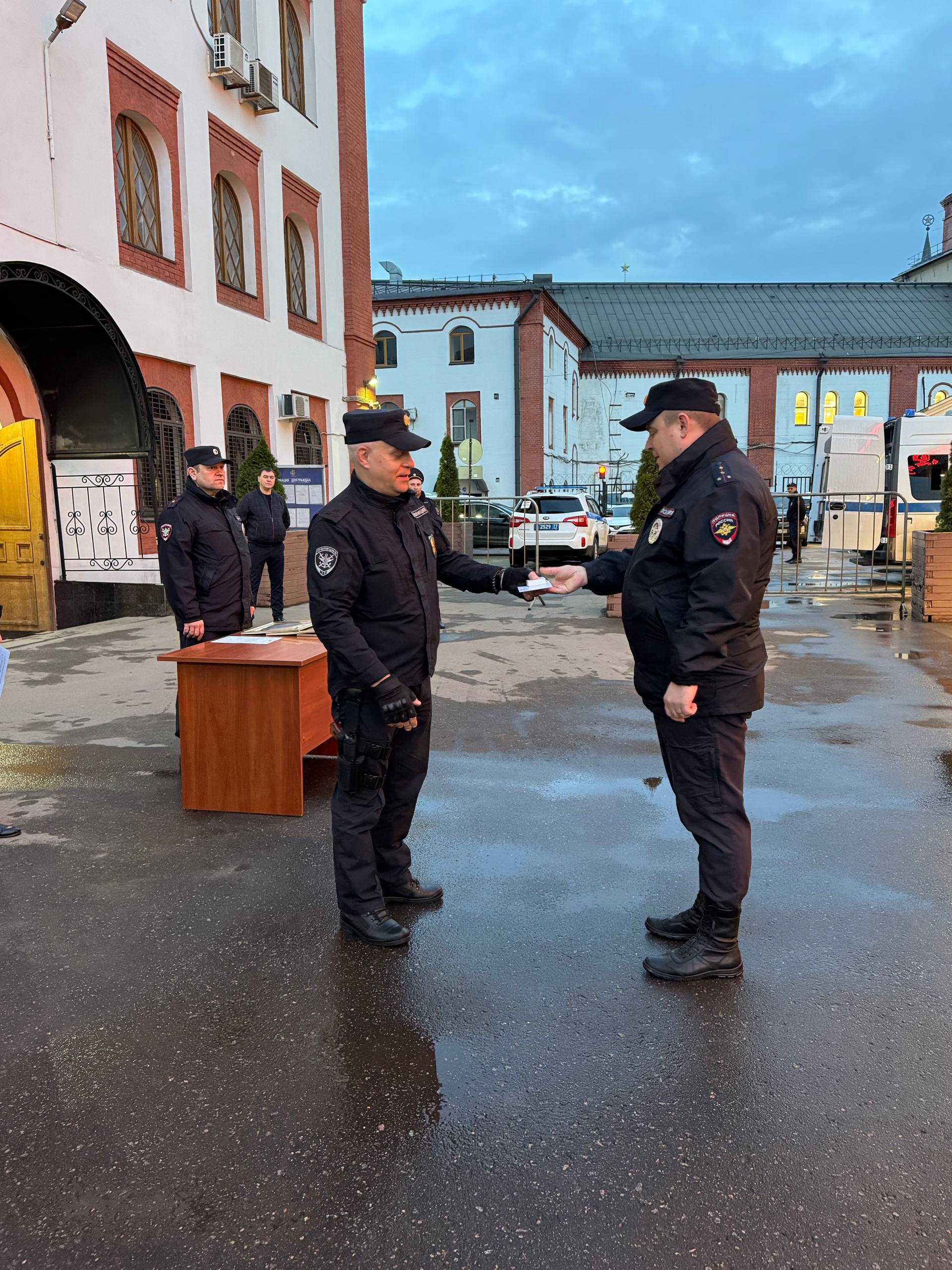 Сводный отряд Управления на транспорте МВД России по Центральному федеральному округу успешно завершил командировку в Республику Крым и прибыл в Москву Несколько месяцев транспортные полицейские помогали своим коллегам из УТ... Сводный отряд Управления на транспорте МВД России по Центральному федеральному округу успешно завершил командировку в Республику Крым и прибыл в Москву Несколько месяцев транспортные полицейские помогали своим коллегам из УТ...