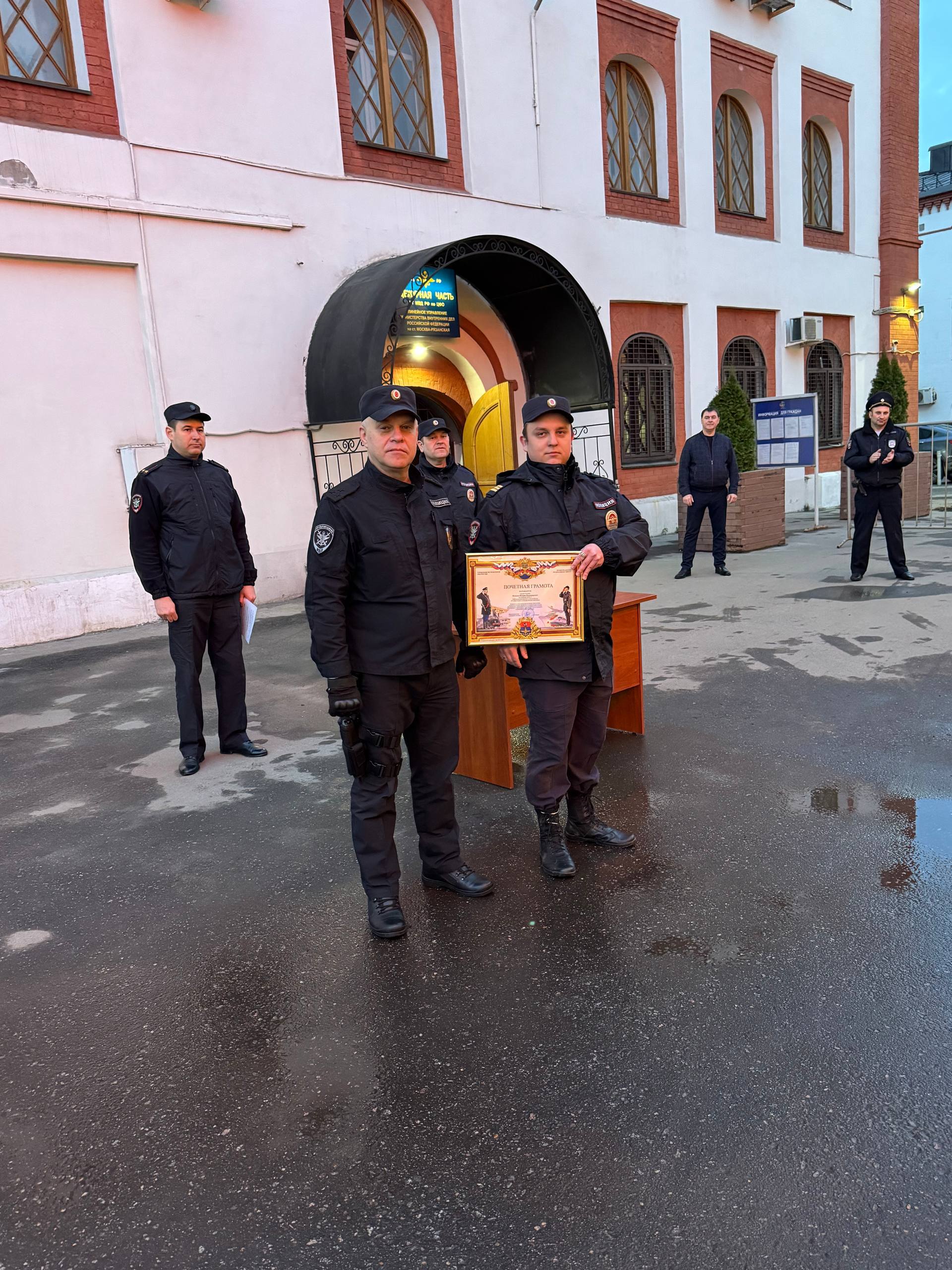 Сводный отряд Управления на транспорте МВД России по Центральному федеральному округу успешно завершил командировку в Республику Крым и прибыл в Москву Несколько месяцев транспортные полицейские помогали своим коллегам из УТ... Сводный отряд Управления на транспорте МВД России по Центральному федеральному округу успешно завершил командировку в Республику Крым и прибыл в Москву Несколько месяцев транспортные полицейские помогали своим коллегам из УТ...