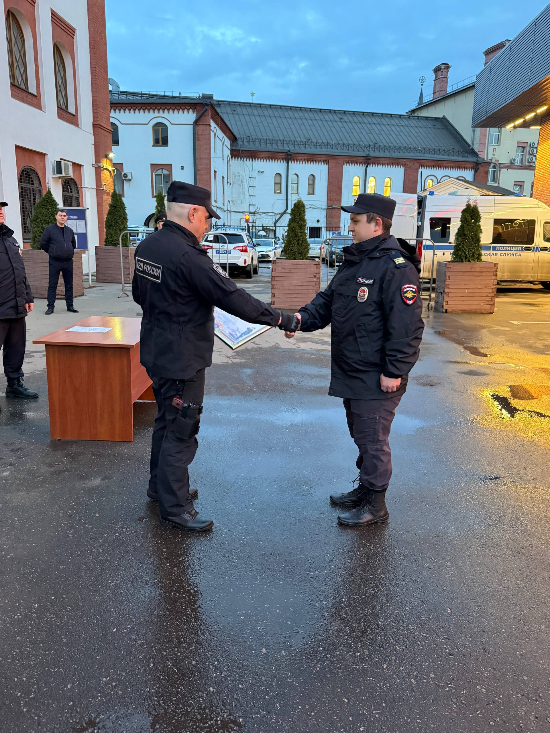 Сводный отряд Управления на транспорте МВД России по Центральному федеральному округу успешно завершил командировку в Республику Крым и прибыл в Москву Несколько месяцев транспортные полицейские помогали своим коллегам из УТ... Сводный отряд Управления на транспорте МВД России по Центральному федеральному округу успешно завершил командировку в Республику Крым и прибыл в Москву Несколько месяцев транспортные полицейские помогали своим коллегам из УТ...