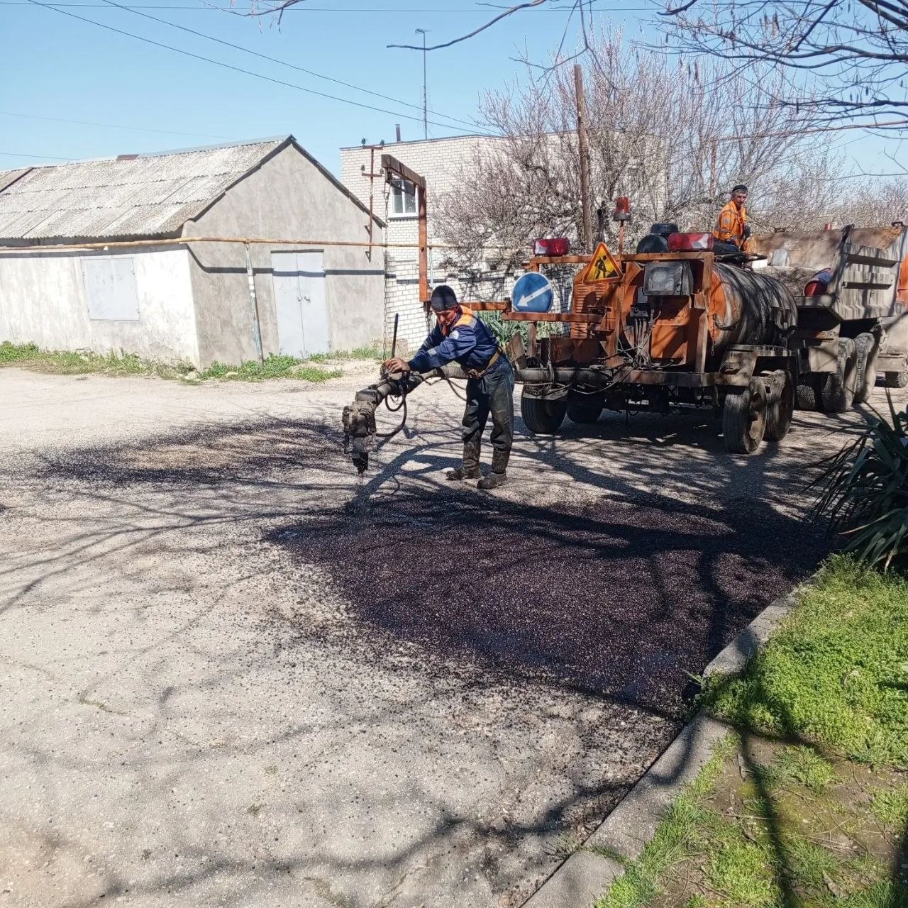 Работа не останавливается ни на день Работа не останавливается ни на день