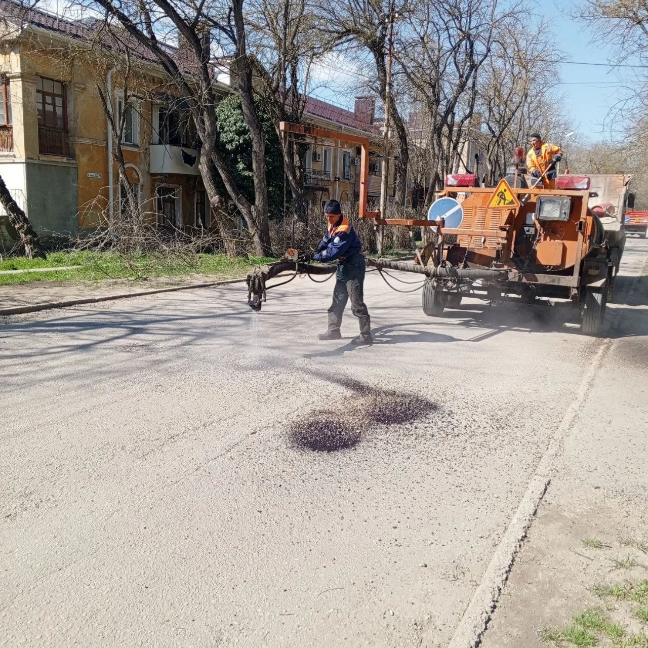 Работа не останавливается ни на день Работа не останавливается ни на день