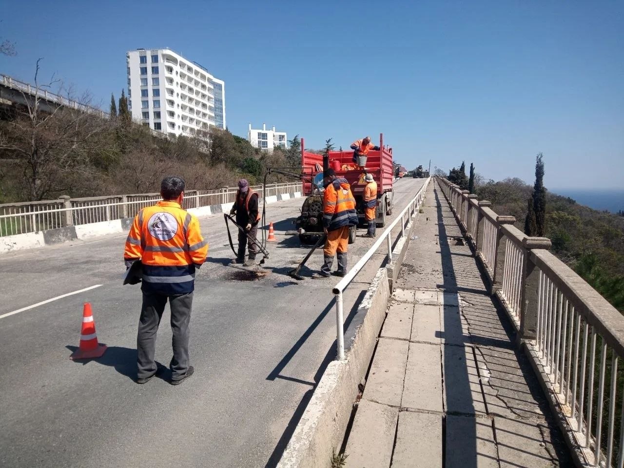 Работа не останавливается ни на день Работа не останавливается ни на день