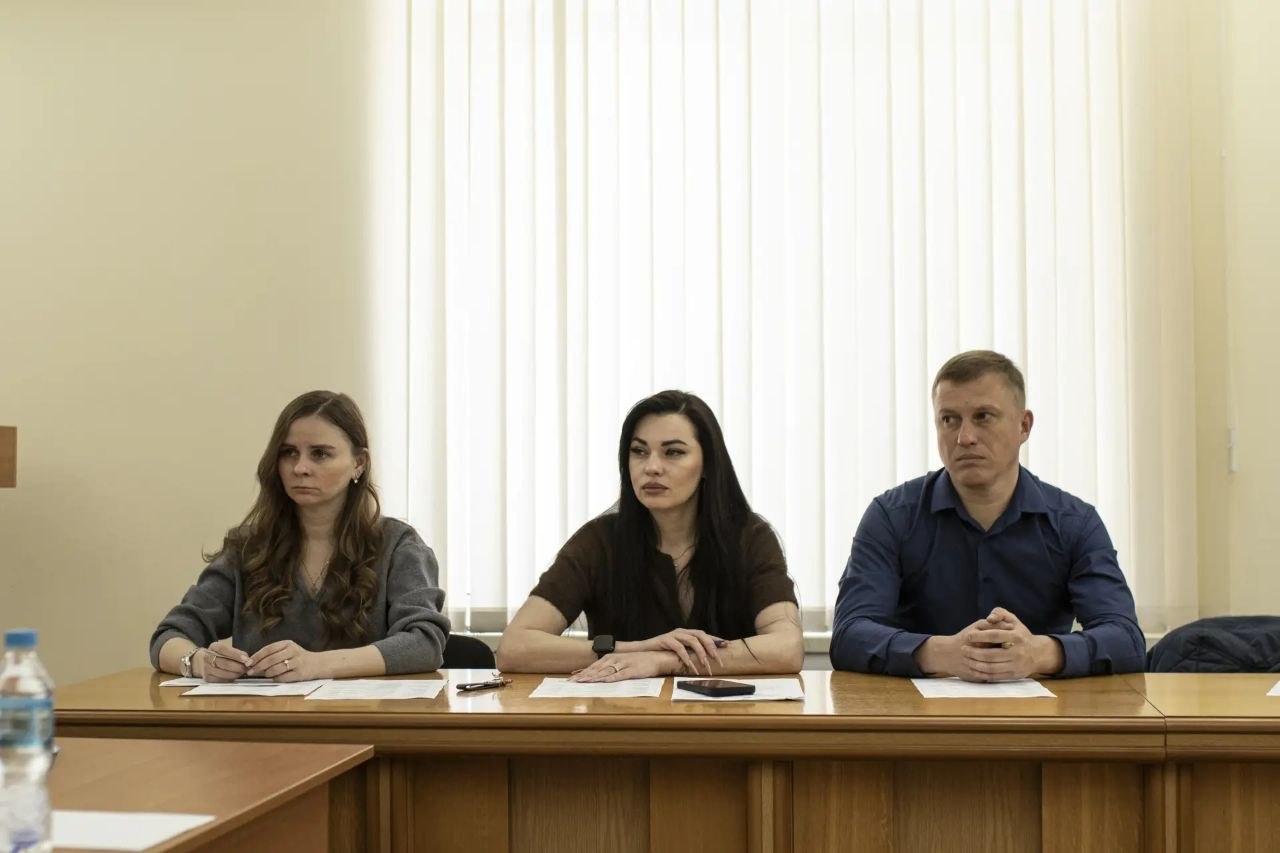 Глава администрации Симферополя Михаил Афанасьев провёл личный приём граждан, в ходе которого к нему обратились шесть симферопольцев Глава администрации Симферополя Михаил Афанасьев провёл личный приём граждан, в ходе которого к нему обратились шесть симферопольцев