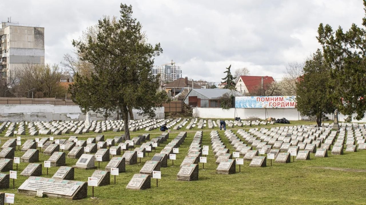 В Симферополе благоустраивают мемориалы и памятники Великой Отечественной войны В Симферополе благоустраивают мемориалы и памятники Великой Отечественной войны