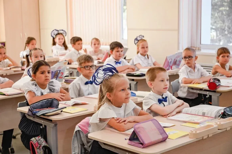 За неделю в первые классы севастопольских школ подано почти 2300 заявлений