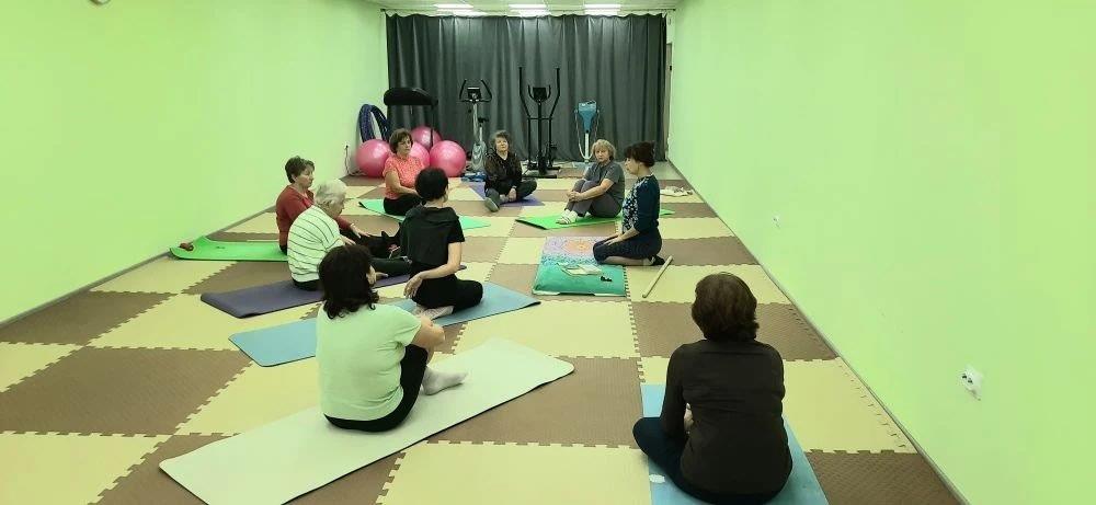 В рамках программы «Активное долголетие» проводятся физкультурно-спортивные мероприятия - йога В рамках программы «Активное долголетие» проводятся физкультурно-спортивные мероприятия - йога