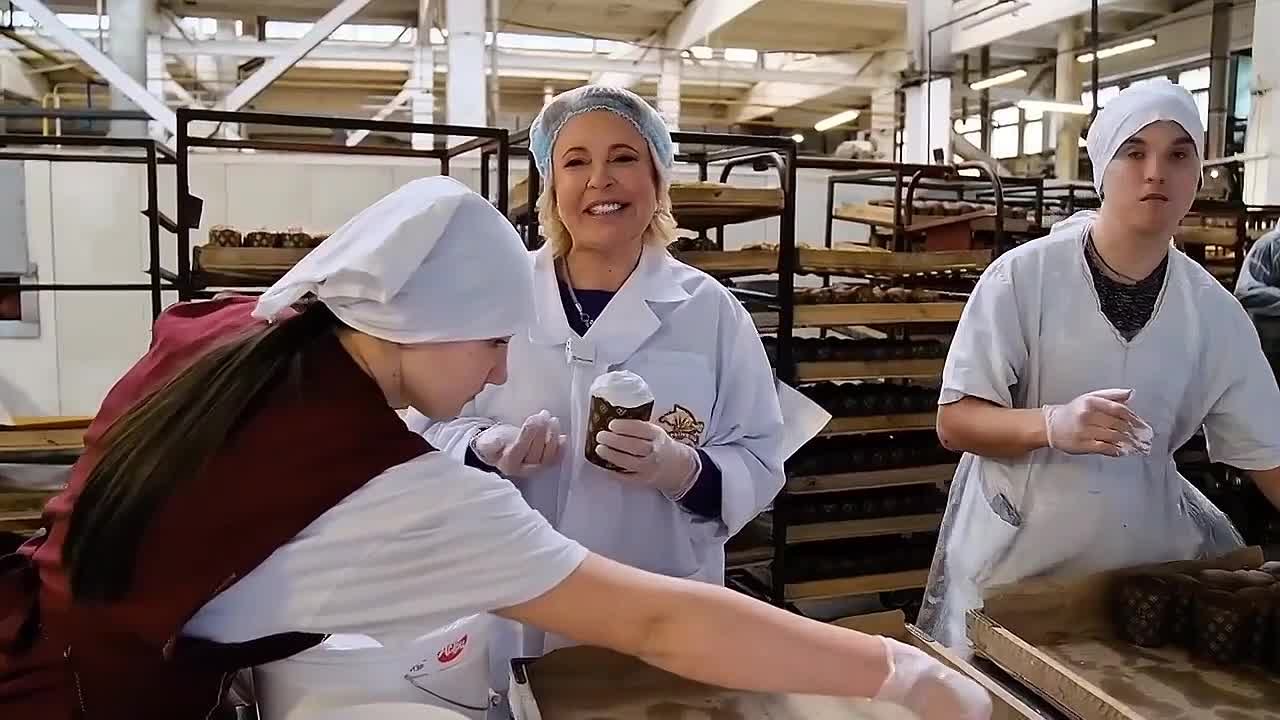 Янина Павленко: Добрые традиции Чистого четверга! Готовим к отправке на фронт куличи Ялтинского хлебокомбината (южного филиала «Крымхлеба»)