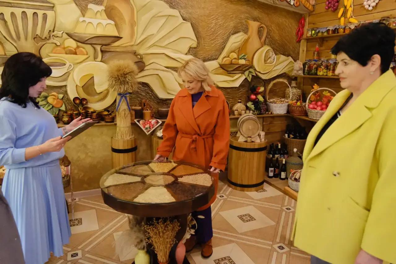 Янина Павленко: Кировский район сегодня встретил по-домашнему тепло Янина Павленко: Кировский район сегодня встретил по-домашнему тепло