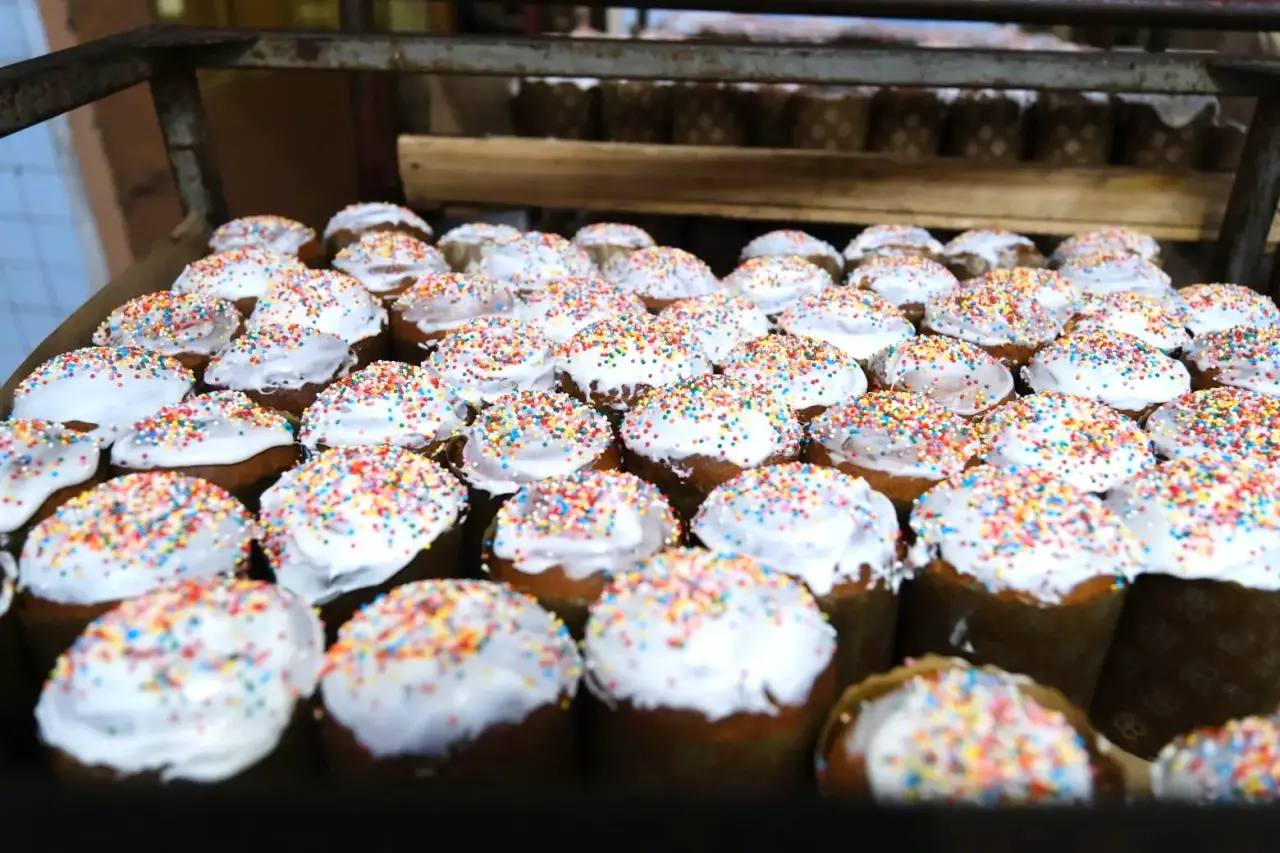 Янина Павленко: Добрые традиции Чистого четверга! Готовим к отправке на фронт куличи Ялтинского хлебокомбината (южного филиала «Крымхлеба») Янина Павленко: Добрые традиции Чистого четверга! Готовим к отправке на фронт куличи Ялтинского хлебокомбината (южного филиала «Крымхлеба»)