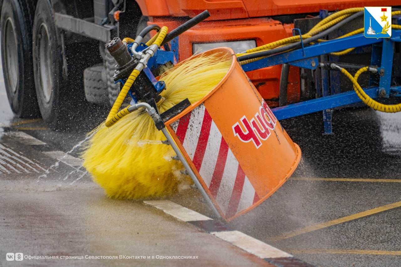 В Севастополе дорожники начали весеннюю уборку: моют дороги, бордюры и остановки круглосуточно В Севастополе дорожники начали весеннюю уборку: моют дороги, бордюры и остановки круглосуточно