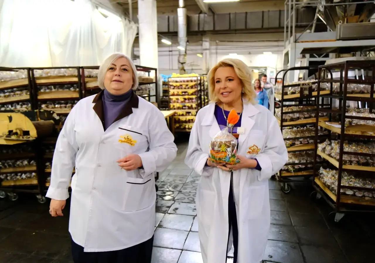 Янина Павленко: Добрые традиции Чистого четверга! Готовим к отправке на фронт куличи Ялтинского хлебокомбината (южного филиала «Крымхлеба») Янина Павленко: Добрые традиции Чистого четверга! Готовим к отправке на фронт куличи Ялтинского хлебокомбината (южного филиала «Крымхлеба»)