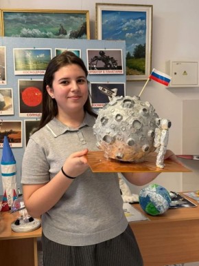 Ко Дню космонавтики в МБОУ «СОШ № 44 им. Героя Российской Федерации А. Абденановой прошла выставка «Сказочная ракета»!