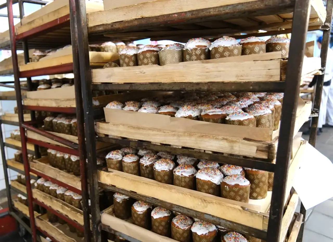 Янина Павленко: Добрые традиции Чистого четверга! Готовим к отправке на фронт куличи Ялтинского хлебокомбината (южного филиала «Крымхлеба») Янина Павленко: Добрые традиции Чистого четверга! Готовим к отправке на фронт куличи Ялтинского хлебокомбината (южного филиала «Крымхлеба»)