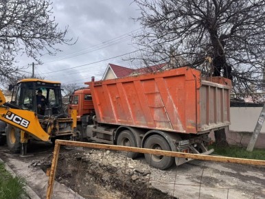 Вода Крыма: В рамках производственной программы Предприятия продолжается капитальный ремонт сетей водоотведения улиц Симферополя