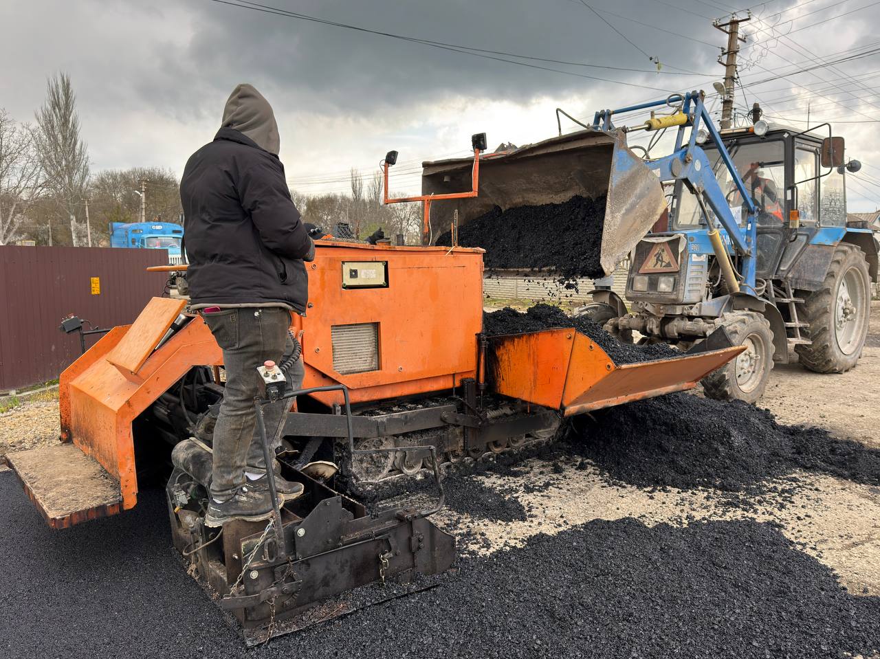 Антон Кравец: Благодаря программам, направленным на улучшение качества автомобильных дорог в нашем районе ведутся работы по ямочному ремонту Антон Кравец: Благодаря программам, направленным на улучшение качества автомобильных дорог в нашем районе ведутся работы по ямочному ремонту