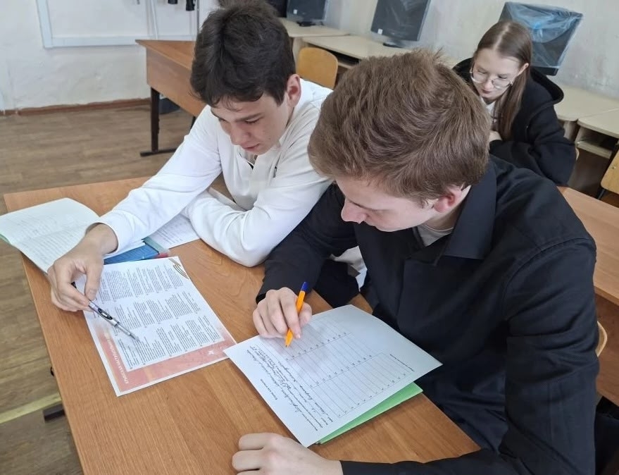 В Сакском районе прошёл Всекрымский тест по истории Крымской наступательной операции В Сакском районе прошёл Всекрымский тест по истории Крымской наступательной операции