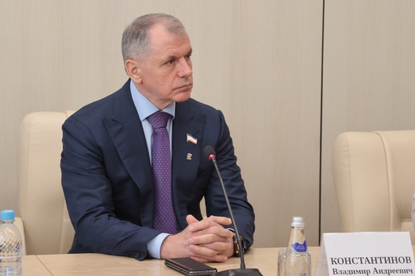 В крымском парламенте прошли торжественные мероприятия приуроченные ко Дню Конституции Республики Крым