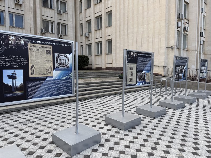 Архивисты подготовили выставку к 65-летию полета в космос Юрия Гагарина и Дню космонавтики