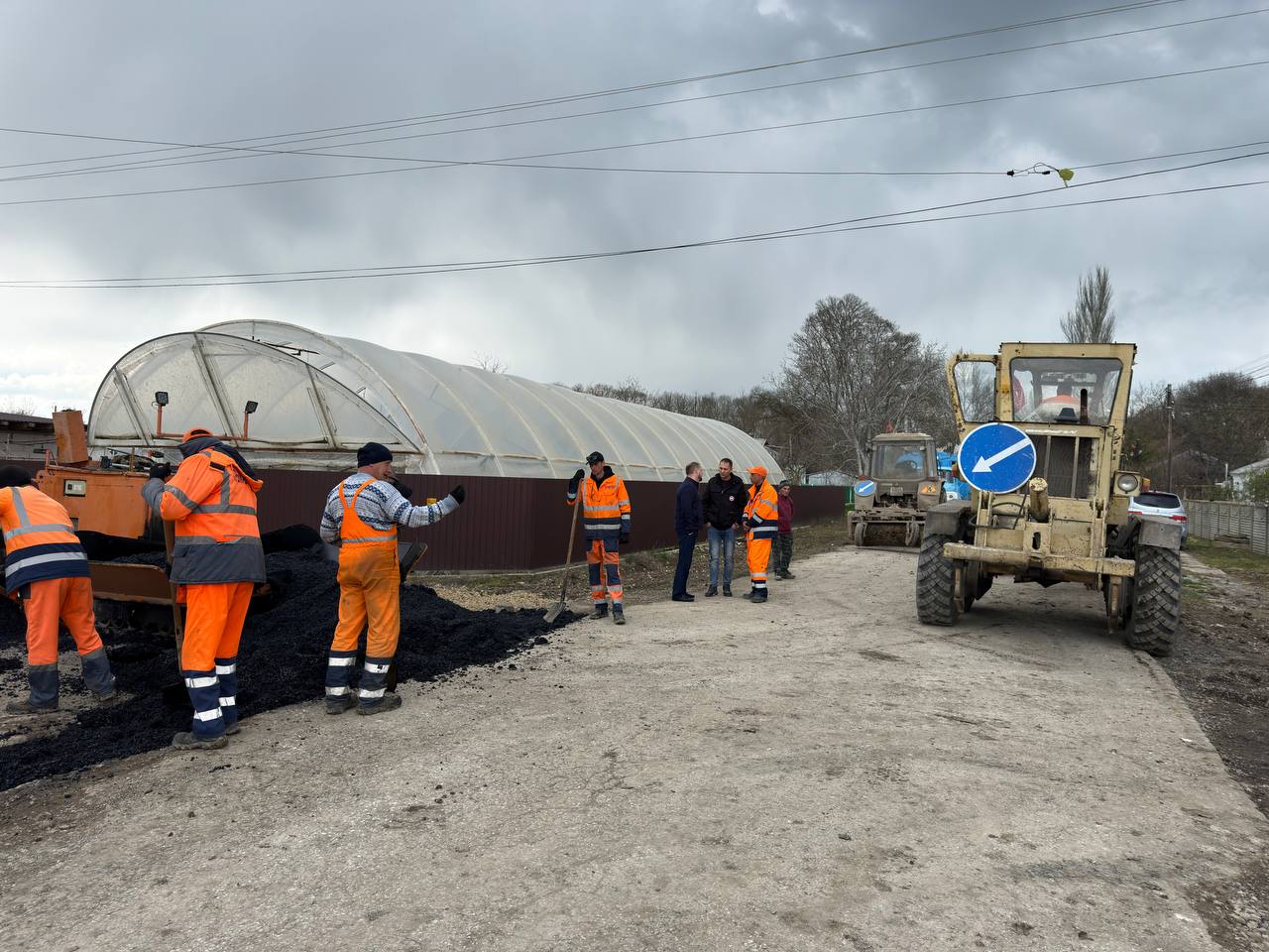 Антон Кравец: Благодаря программам, направленным на улучшение качества автомобильных дорог в нашем районе ведутся работы по ямочному ремонту Антон Кравец: Благодаря программам, направленным на улучшение качества автомобильных дорог в нашем районе ведутся работы по ямочному ремонту