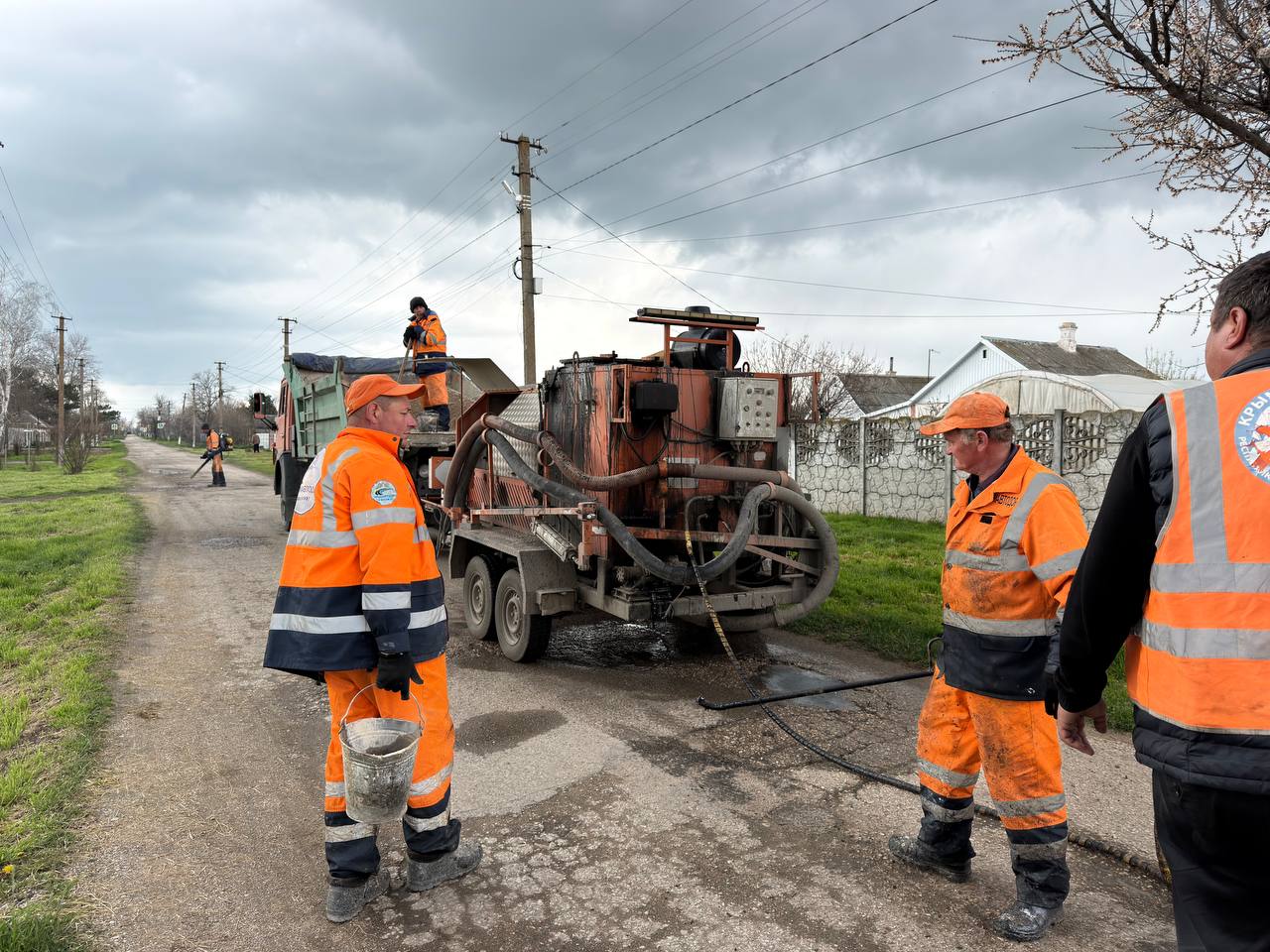Антон Кравец: Благодаря программам, направленным на улучшение качества автомобильных дорог в нашем районе ведутся работы по ямочному ремонту Антон Кравец: Благодаря программам, направленным на улучшение качества автомобильных дорог в нашем районе ведутся работы по ямочному ремонту