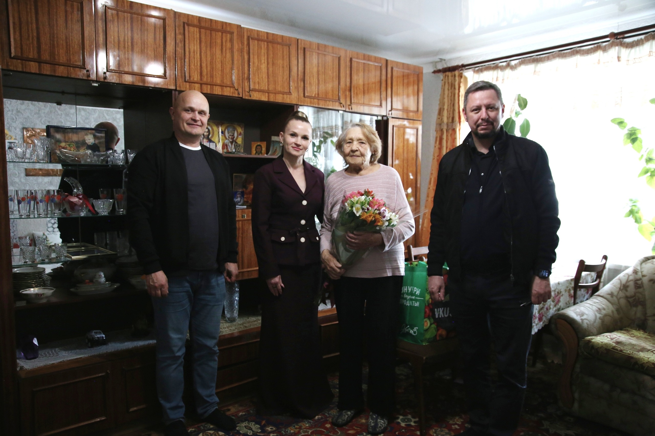 Бахчисарайские власти навестили бывших несовершеннолетних узников концлагерей