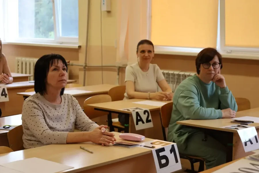 Родители севастопольских школьников сдали пробный ЕГЭ Родители севастопольских школьников сдали пробный ЕГЭ