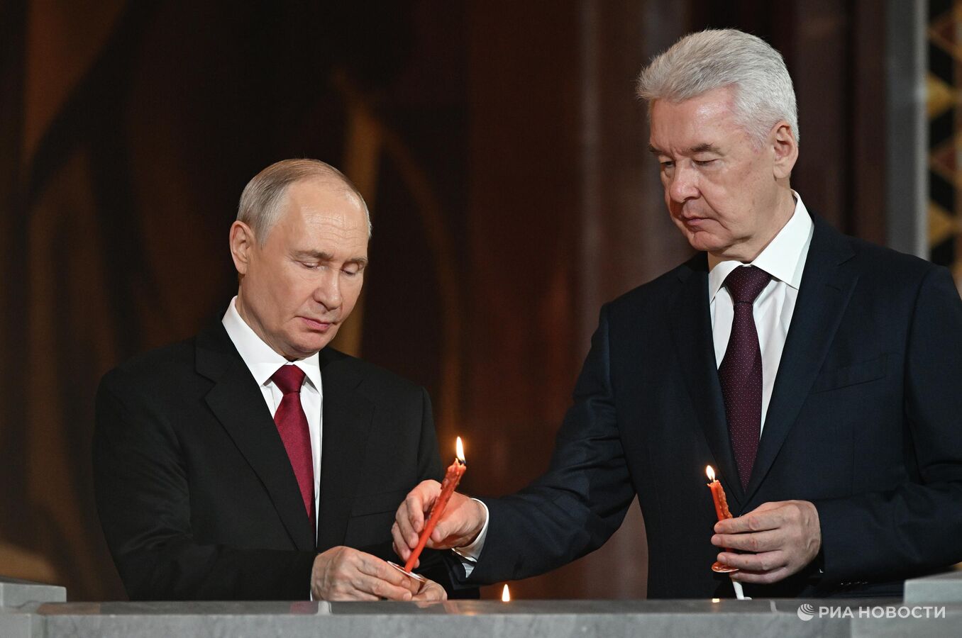 Благодатный огонь доставили в главный храм Крыма Благодатный огонь доставили в главный храм Крыма