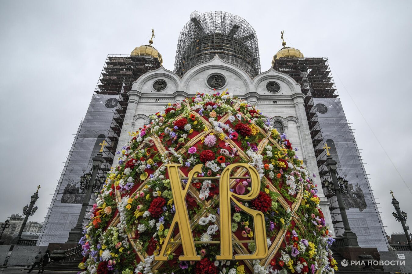 Благодатный огонь доставили в главный храм Крыма Благодатный огонь доставили в главный храм Крыма