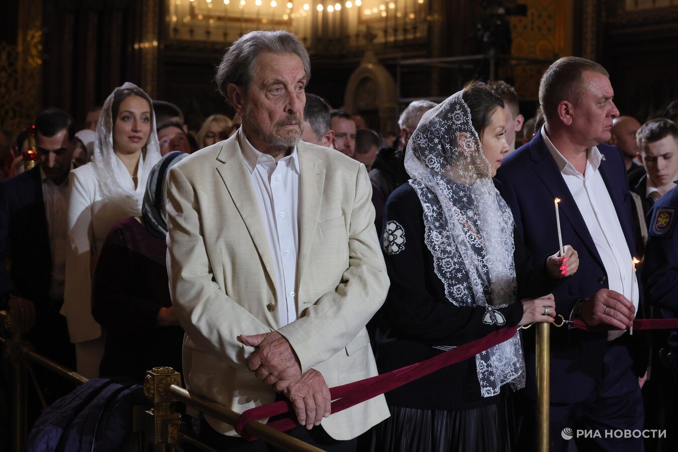 Благодатный огонь доставили в главный храм Крыма Благодатный огонь доставили в главный храм Крыма