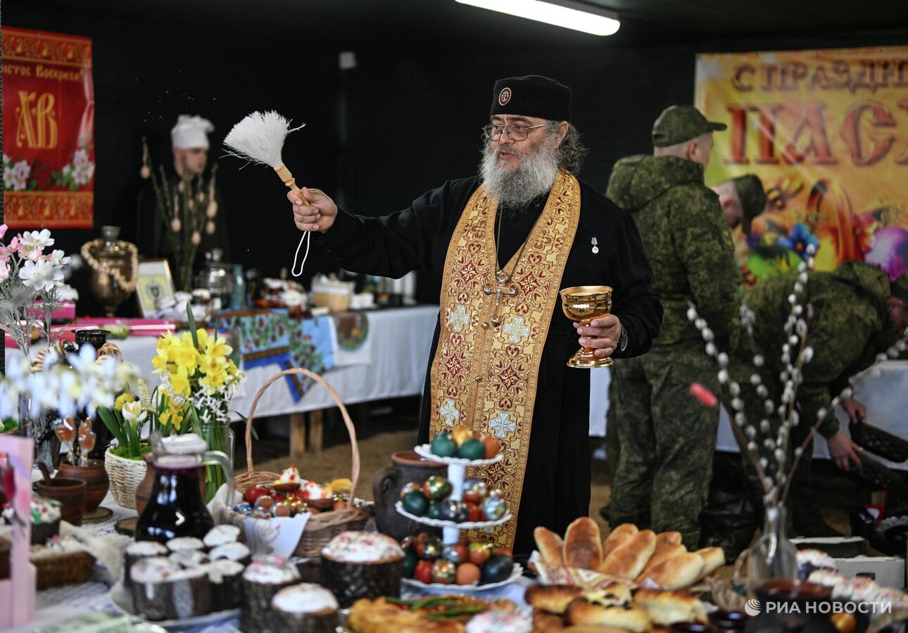 Благодатный огонь доставили в главный храм Крыма Благодатный огонь доставили в главный храм Крыма