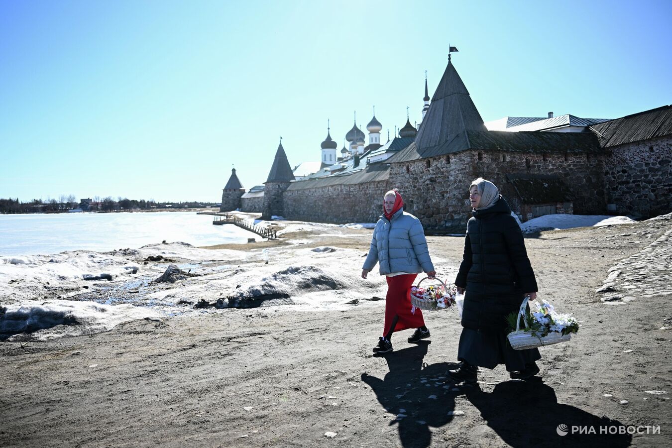 Благодатный огонь доставили в главный храм Крыма Благодатный огонь доставили в главный храм Крыма