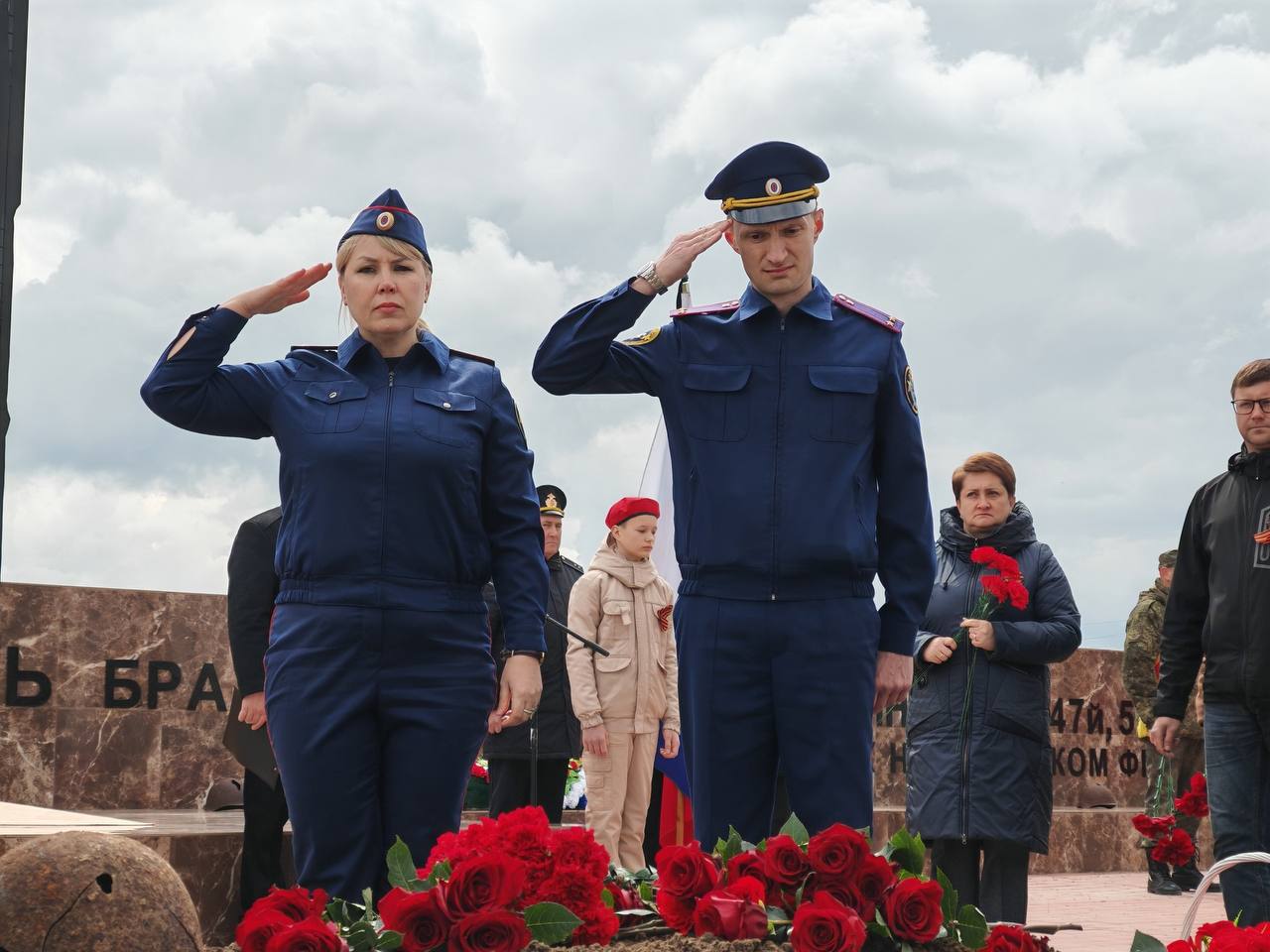 Офицеры СК приняли участие в перезахоронении бойцов Великой Отечественной войны в Кировском районе Офицеры СК приняли участие в перезахоронении бойцов Великой Отечественной войны в Кировском районе