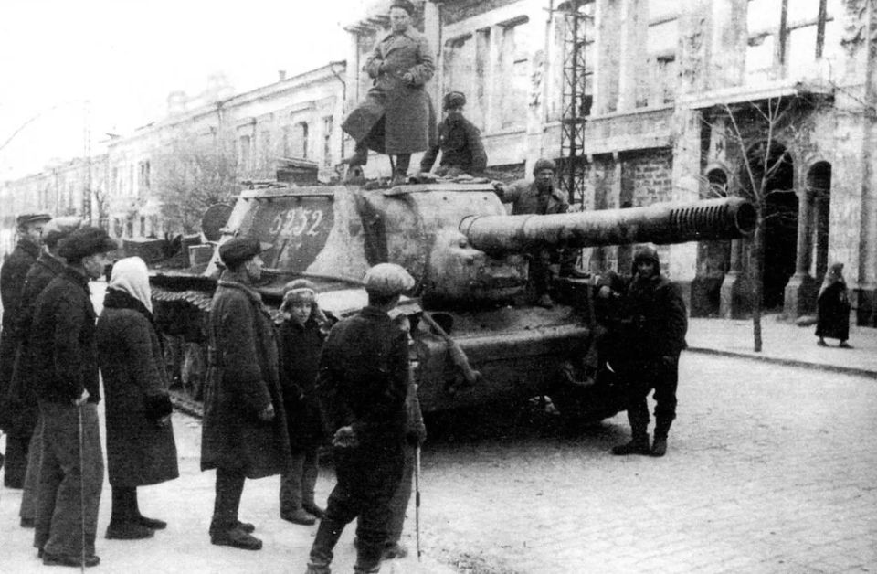 Три города за один день: как освободили Симферополь, Феодосию и Евпаторию Три города за один день: как освободили Симферополь, Феодосию и Евпаторию