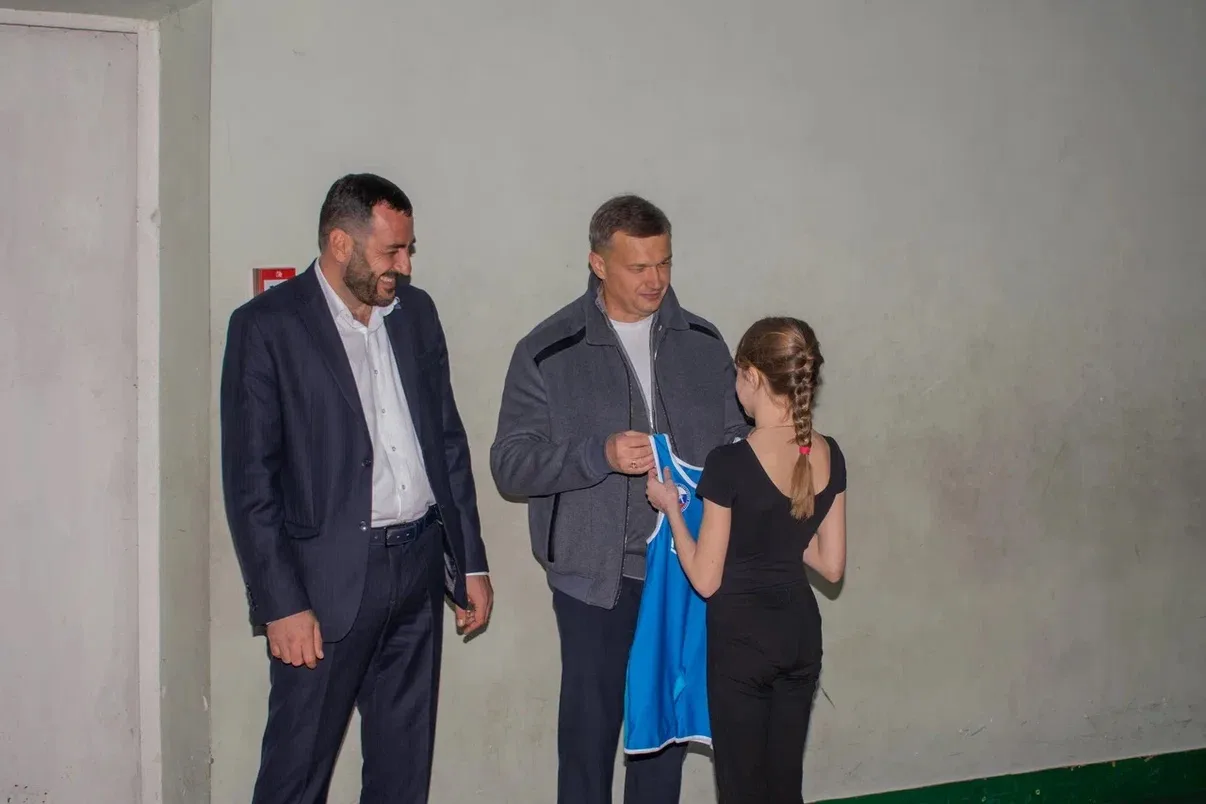 Константин Шимановский: Воспитанники Федерации спортивной борьбы пгт Никита теперь будут тренироваться в новой форме Константин Шимановский: Воспитанники Федерации спортивной борьбы пгт Никита теперь будут тренироваться в новой форме