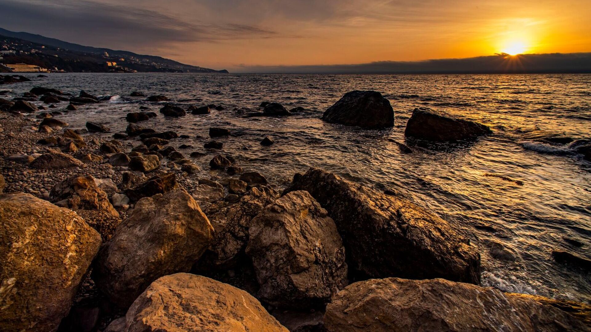 Как "перезимовало" Черное море и что будет с мазутом летом