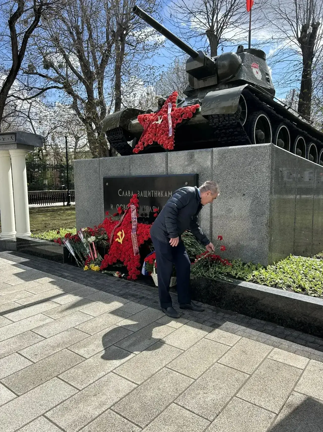 Помним подвиг освободителей Помним подвиг освободителей