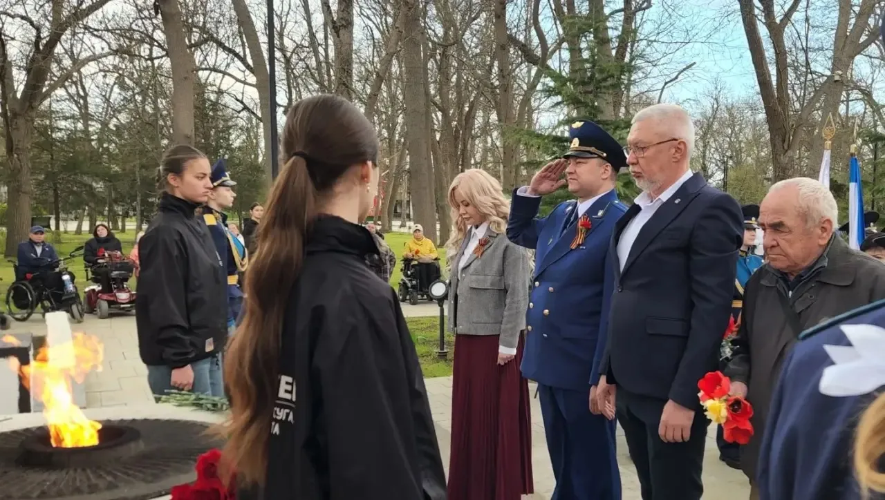 Сакский межрайонный прокурор Александр Марчуков принял участие в торжественном мероприятии - праздновании 82-й годовщины освобождения города от немецко-фашистских захватчиков Сакский межрайонный прокурор Александр Марчуков принял участие в торжественном мероприятии - праздновании 82-й годовщины освобождения города от немецко-фашистских захватчиков