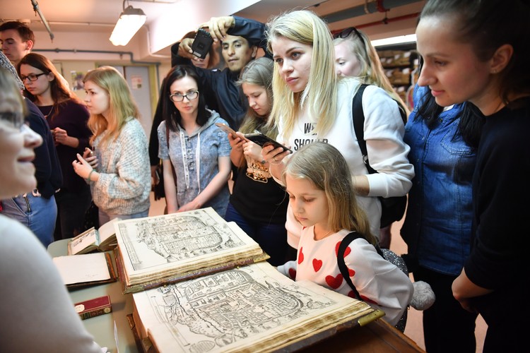 Викторины, концерты и мастер-классы: как пройдет «Библионочь-2026» в Крыму 18 апреля Викторины, концерты и мастер-классы: как пройдет «Библионочь-2026» в Крыму 18 апреля