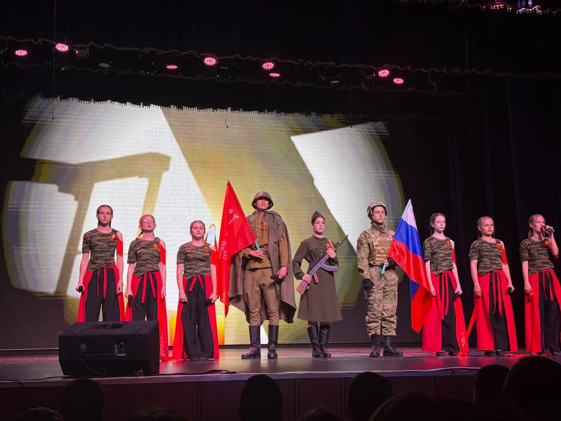 В Красногвардейском районе прошёл полуфинал конкурса «Мы – наследники Победы» В Красногвардейском районе прошёл полуфинал конкурса «Мы – наследники Победы»