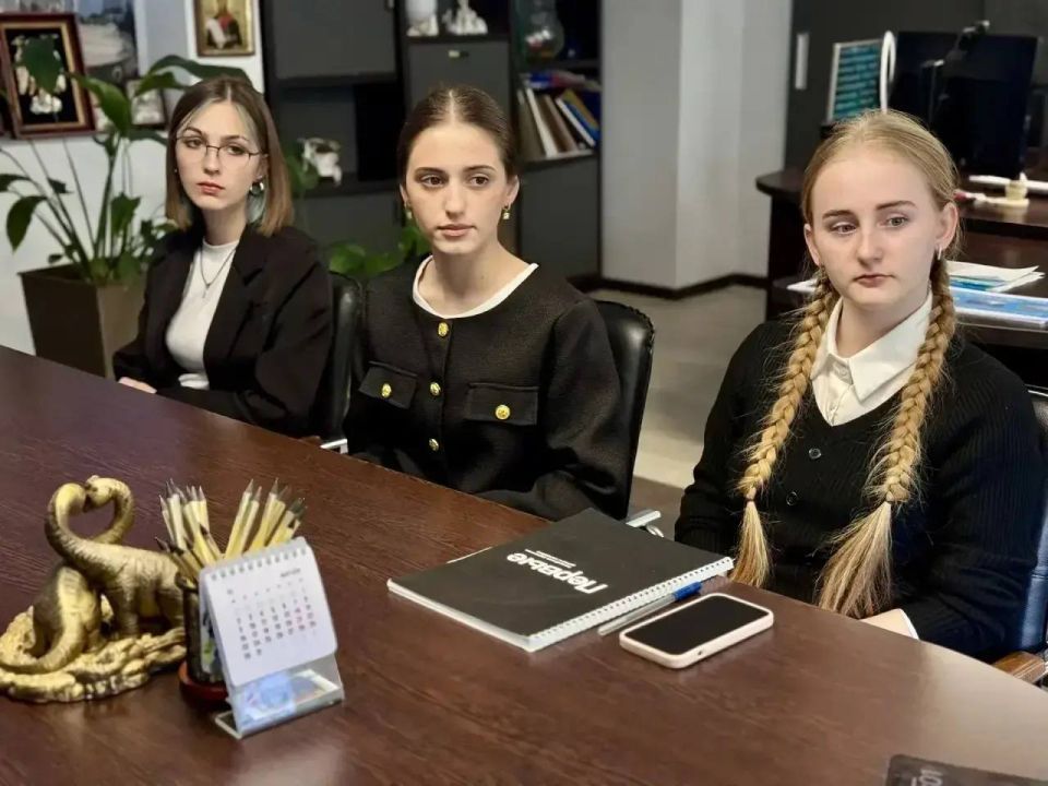 Юлия Предыбайло: Сегодня провела встречу с ребятами из состава ученического самоуправления — активными учащимися школ города Саки Юлия Предыбайло: Сегодня провела встречу с ребятами из состава ученического самоуправления — активными учащимися школ города Саки