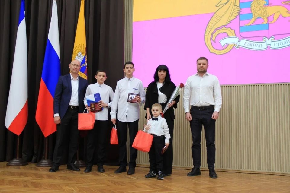 Константин Шимановский: Проект «Дети Героев» в Ялте! Чужих детей не бывает! И наша задача поддержать семьи участников Специальной военной операции, отдавших свои жизни во имя Родины Константин Шимановский: Проект «Дети Героев» в Ялте! Чужих детей не бывает! И наша задача поддержать семьи участников Специальной военной операции, отдавших свои жизни во имя Родины