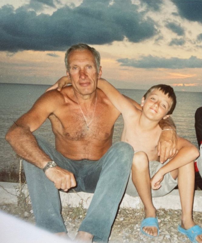 Из кузнеца в блогеры в 80 лет: Дед Гена из Крыма набирает популярность после публикации в «Комсомолке» Из кузнеца в блогеры в 80 лет: Дед Гена из Крыма набирает популярность после публикации в «Комсомолке»